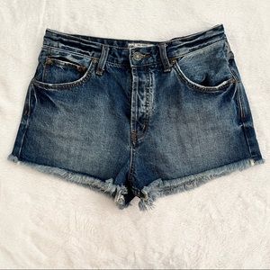 FREE PEOPLE Rock Denim Uptown Shorts Sz 30 Frayed Hem Button Fly Medium Wash